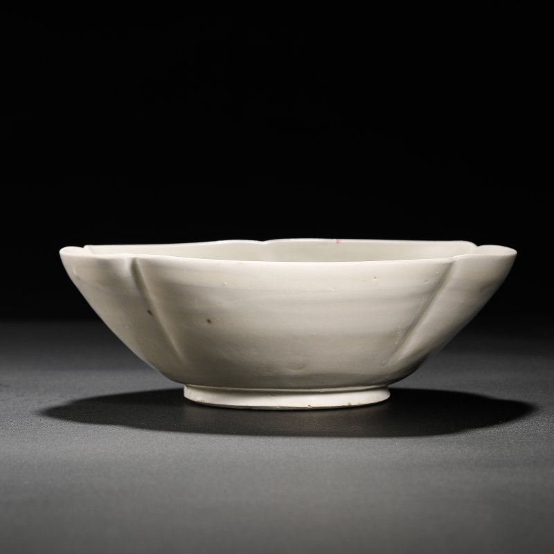 明 白釉邢窑花口碗 - 图1