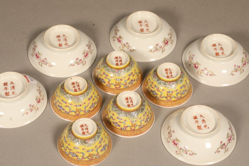 清光绪 黄地粉彩花卉八吉祥茶圆 - 图3
