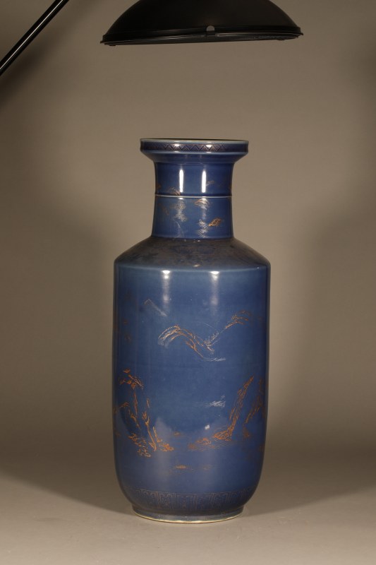 清乾隆 蓝釉描金山水棒槌瓶 - 图2