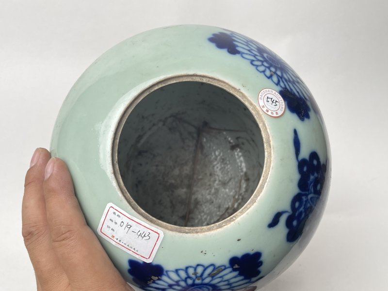 清 青花蝶恋花花卉纹罐 - 图5