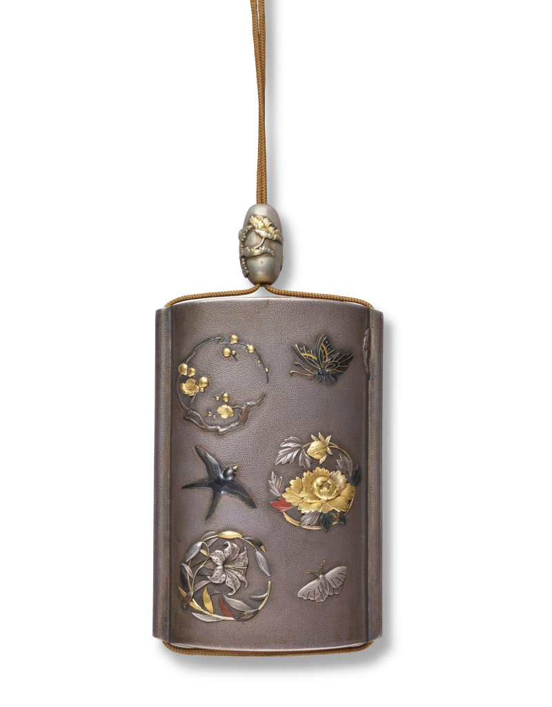 AN INLAID SHIBUICHI FOUR-CASE SAYA (SHEATH) INRO  JAPAN, EDO PERIOD (EARLY-MID 19TH CENTURY), SIGNED HARUAKI (HOGEN HARUAKI; 1787-1859) - 图2