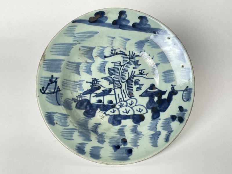 清 豆青釉青花山水纹盘 - 图1