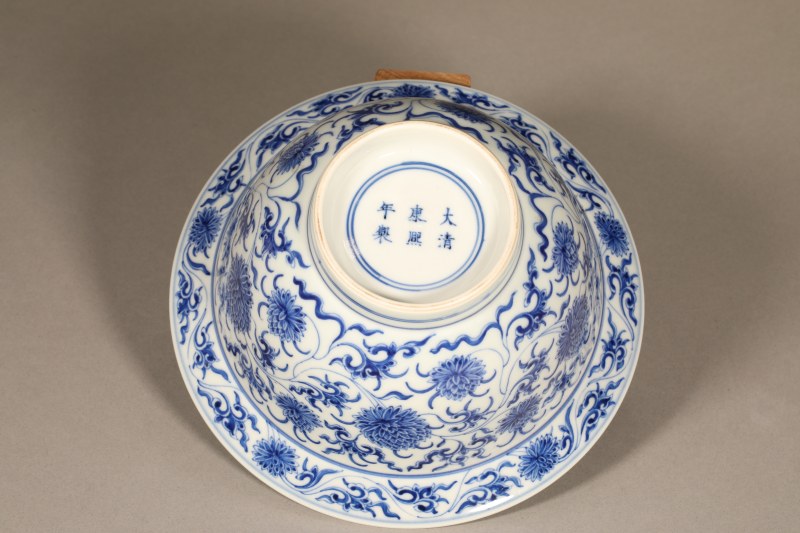 清康熙 青花缠枝花卉折沿碗 - 图3