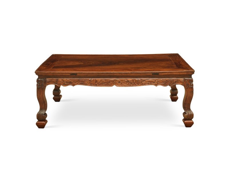 A rare huanghuali kang table, 17th century | 十七世紀　黃花梨螭龍紋炕桌 - 图2