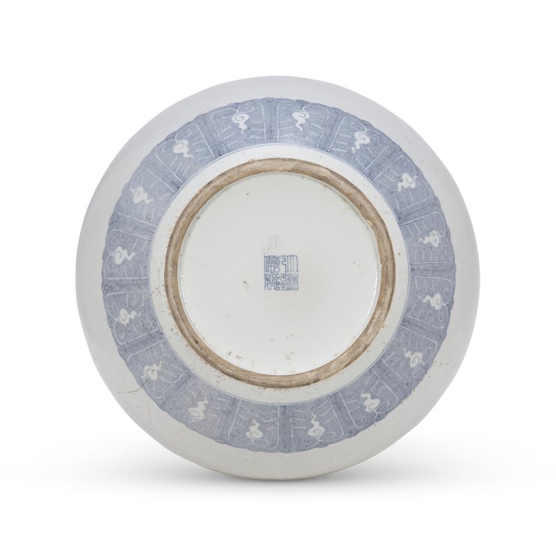 清十九世紀 青花八吉祥紋天球瓶  QING DYNASTY, 19TH CENTURY - 图3
