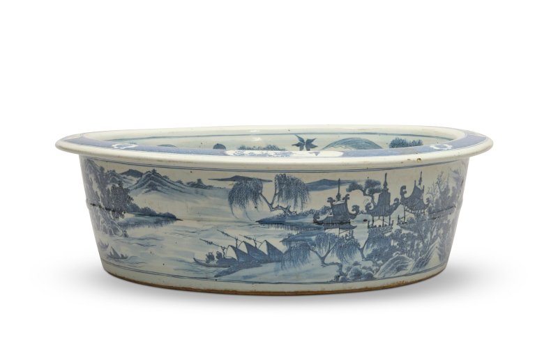 A MASSIVE BLUE AND WHITE 'FISH' BASIN  CHINA, QING DYNASTY, 18TH-19TH CENTURY - 图3