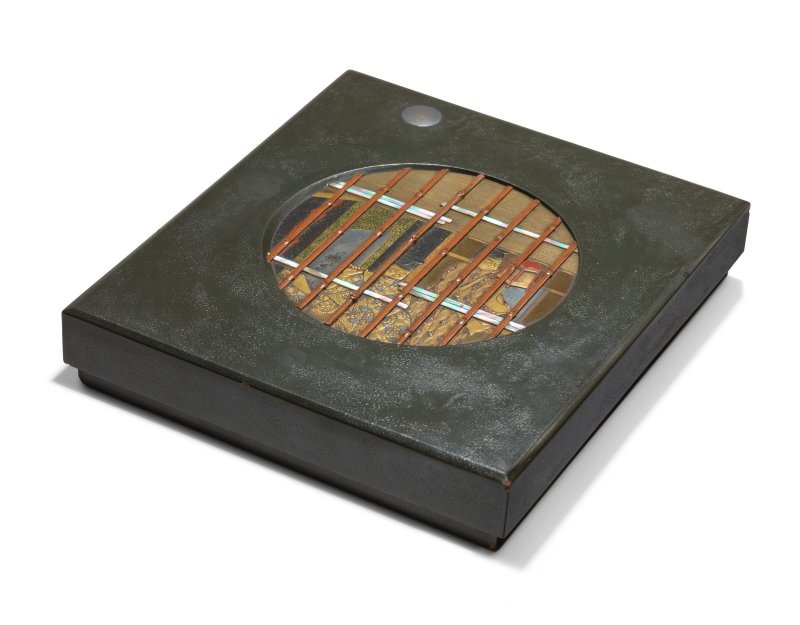 A LACQUER SUZURIBAKO (WRITING BOX) AND COVER  JAPAN, MEIJI PERIOD (EARLY 20TH CENTURY), BEARING THE SIGNATURE ZESHIN (SCHOOL OF SHIBATA ZESHIN; 1807-1891) - 图2