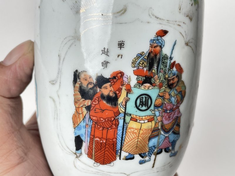 民国 粉彩人物故事双耳瓶 - 图5