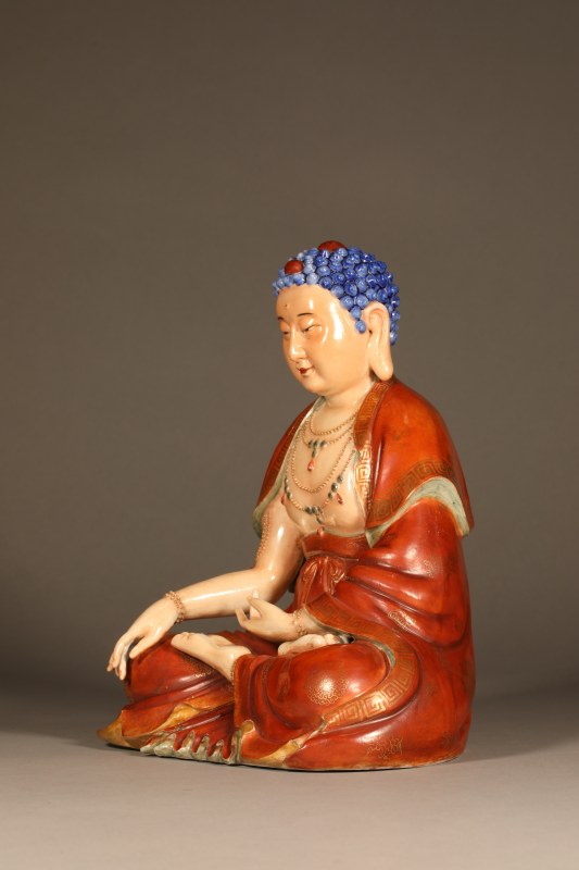 清 矾红描金瓷塑释迦摩尼座像 - 图7