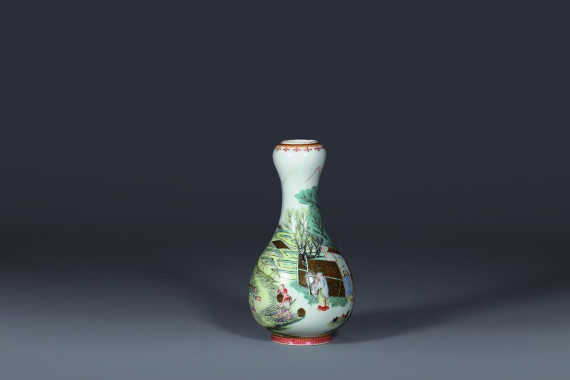 清中期 粉彩渔家乐蒜头瓶