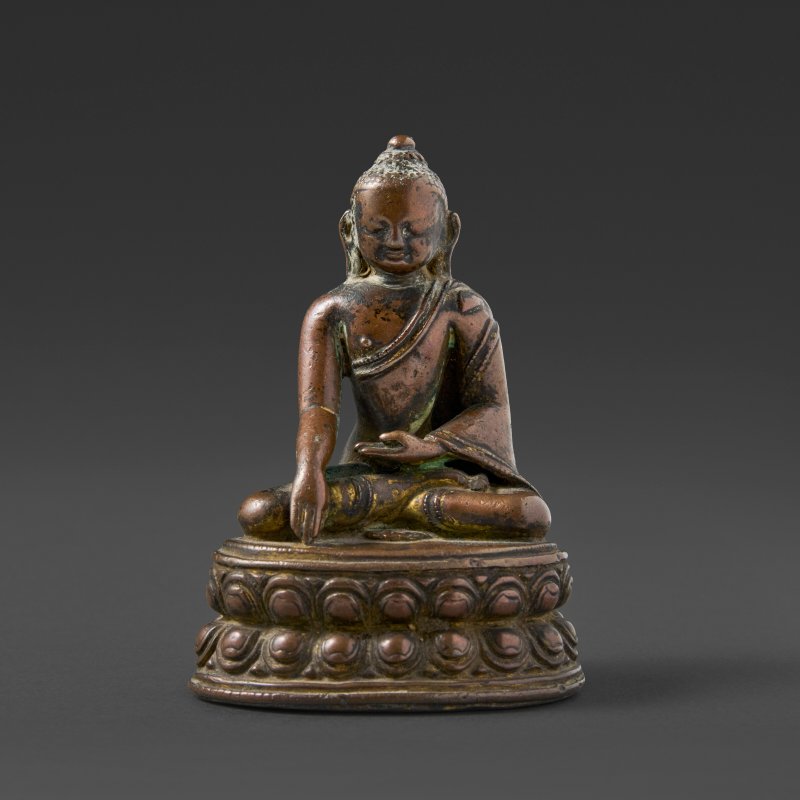 A COPPER ALLOY FIGURE OF SHAKYAMUNI BUDDHA  NEPAL, 12TH-13TH CENTURY - 图1