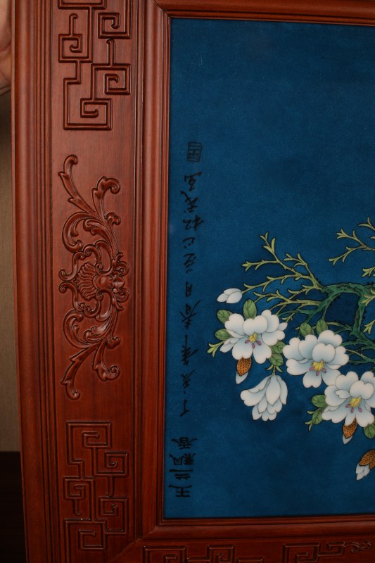 张松茂绘粉彩玉兰飘香瓷板 - 图2