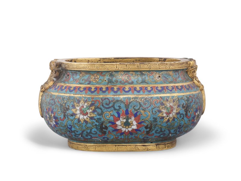 A SMALL CLOISONNÉ ENAMEL TWO-HANDLED OVOID 'LOTUS' CENSER  CHINA, QING DYNASTY, QIANLONG CAST FOUR-CHARACTER MARK WITHIN A SQUARE AND OF THE PERIOD (1736 - 1795) - 图1