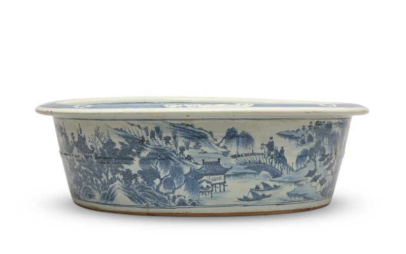 A MASSIVE BLUE AND WHITE 'FISH' BASIN  CHINA, QING DYNASTY, 18TH-19TH CENTURY - 图4