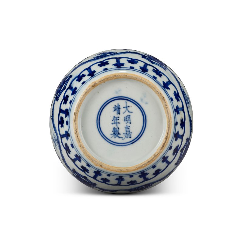 明嘉靖 青花花卉紋器 雙圈六字楷書款  JIAJING SIX-CHARACTER MARK WITHIN A DOUBLE CIRCLE AND OF THE PERIOD (1522-1566) - 图5