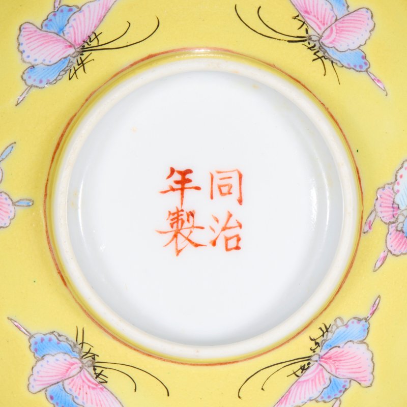 A GROUP OF TWELVE YELLOW-GROUND FAMILLE ROSE 'BUTTERFLY' BOWLS  CHINA, REPUBLIC PERIOD (1912-1949) - 图4