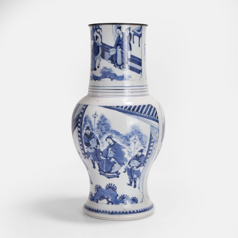 清康熙 青花人物故事图燕尾尊 | A Chinese blue and white yen-yen vase Kangxi (1662-1722), of baluster form - 图2