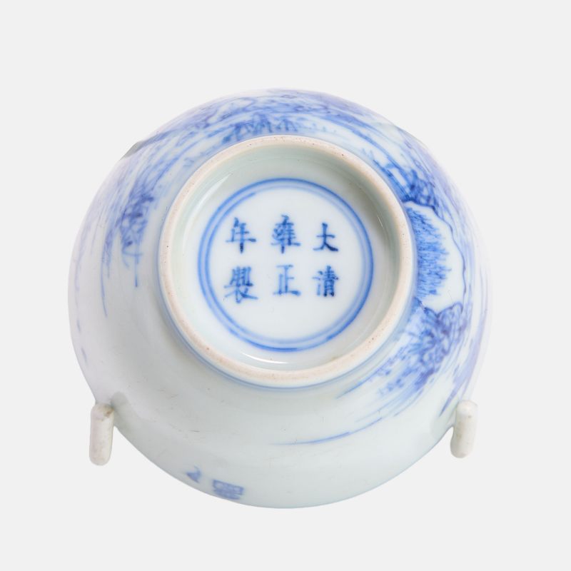 清十八世纪 青花芦雁纹杯 《大清雍正年制》青花楷书款 | A Chinese blue and white teacup 18th century, the rounded sides rising from a circular foot - 图4