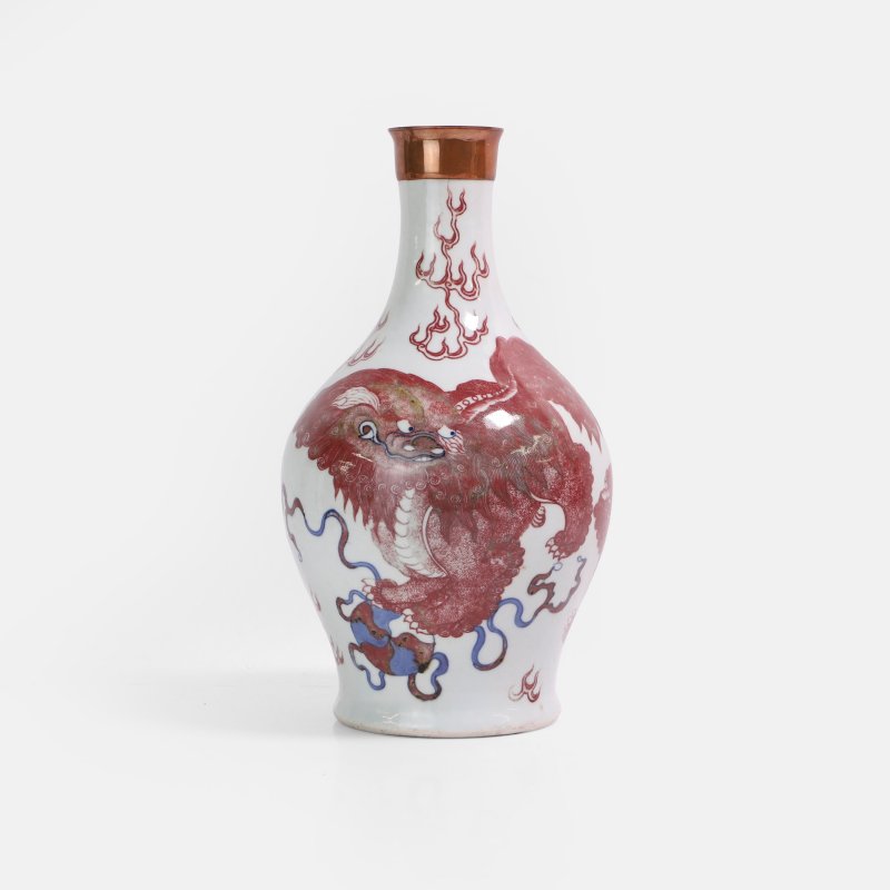 清道光 釉里红太狮少狮纹瓶 | A Chinese copper-red decorated vase Daoguang (1821-1850), of ovoid form