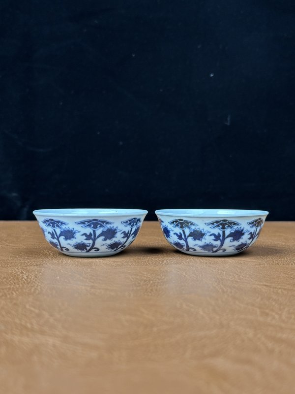 清宣统 青花缠枝花卉纹卧足杯一对 - 图6