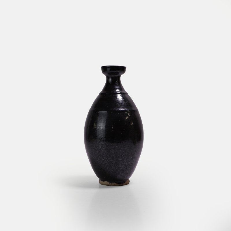 清 黑釉弦纹瓶 | A Chinese 'oil spots' vase Qing dynasty (1644-1911), the elongated ovoid body rising from a short foot to a waisted neck and flared mouth