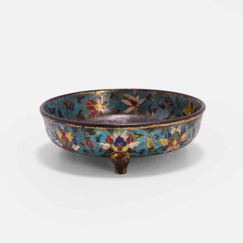 明 铜胎掐丝珐琅三足水洗 | A Chinese cloisonné brush washer Ming dynasty (1368-1911), heavily cast on three cabriole feet