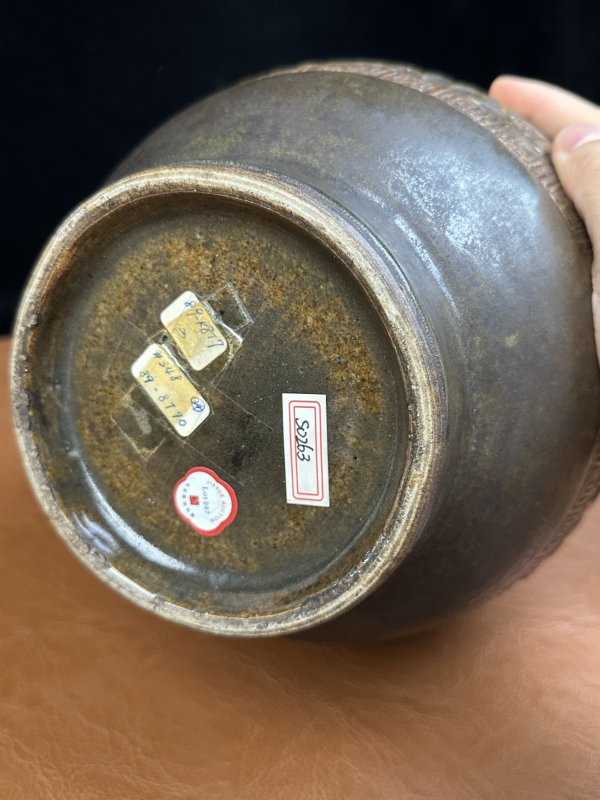 清中期 茶叶末釉露胎夔龙纹胆瓶 - 图13