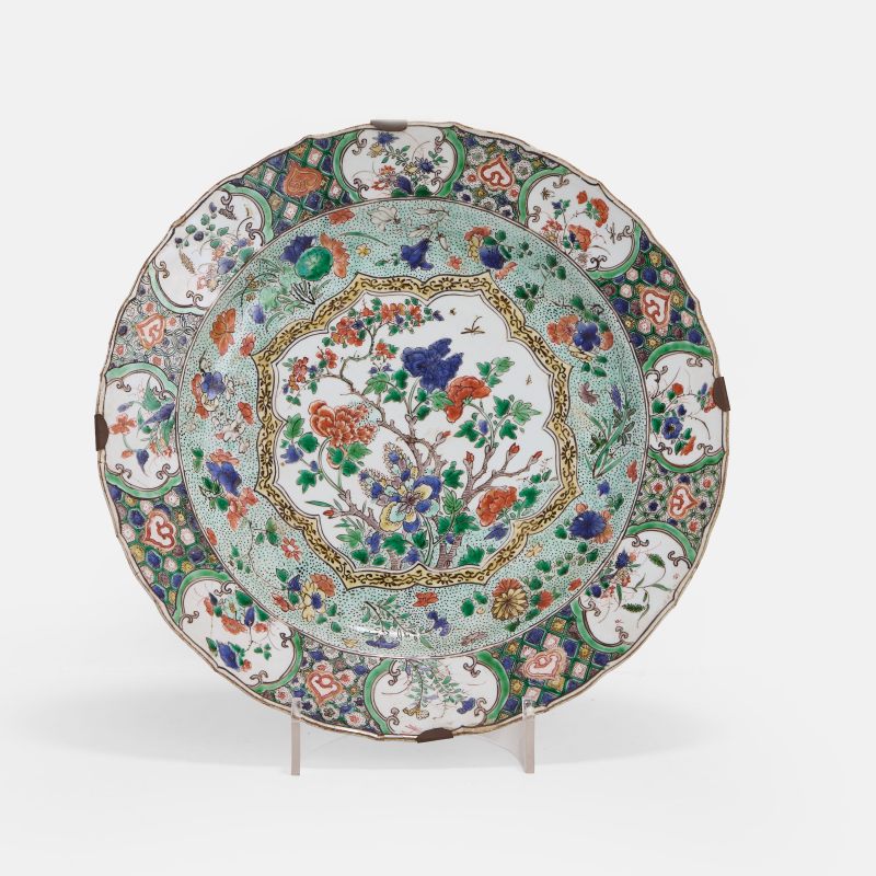 清康熙 五彩开光牡丹纹花口大盘 | A Chinese famille verte charger Kangxi (1662-1722), of lobed form - 图2
