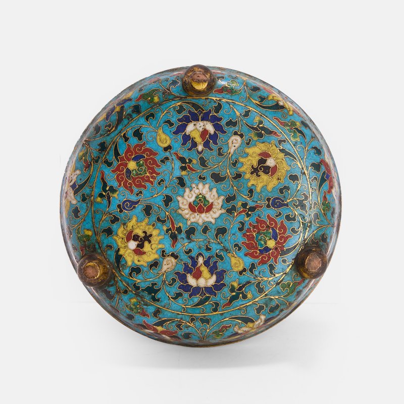 明 铜胎掐丝珐琅三足水洗 | A Chinese cloisonné brush washer Ming dynasty (1368-1911), heavily cast on three cabriole feet - 图2