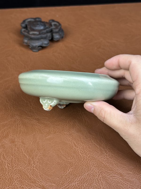 清早期 龙泉三足云龙纹洗 - 图4