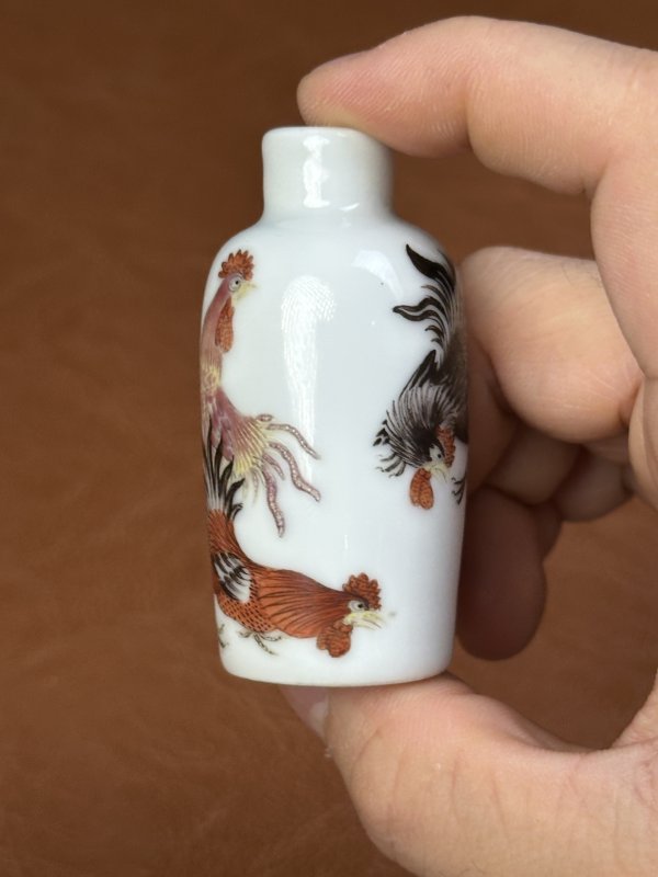 清光绪 粉彩五伦图鼻烟壶 - 图5