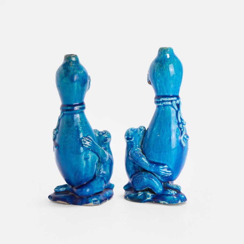 清十八世纪 孔雀蓝釉葫芦瓶 一对 | A pair of Chinese turquoise-glazed water sprinkler vases 18th century, modelled as two seated monkeys