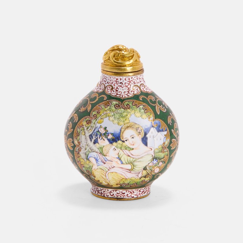 清 铜胎画珐琅西洋人物图鼻烟壶 | A Chinese Beijing-enamel European-subject snuff bottle Qing dynasty (1644-1911), of oval form