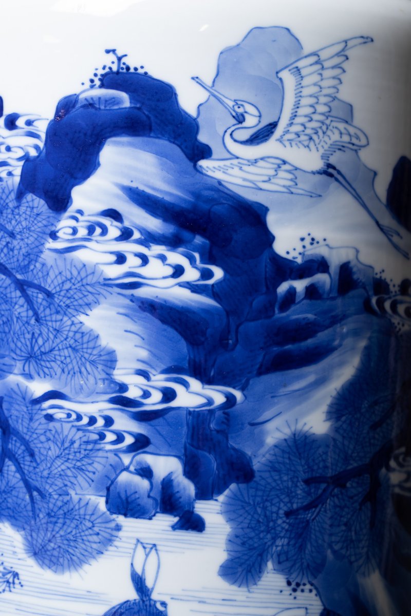 清康熙 青花鹿鹤同春图棒槌瓶 | A Chinese blue and white vase Kangxi (1662-1722) of rouleau form with a cylindrical neck and a galleried rim - 图10