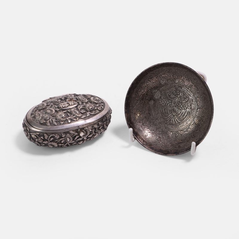 清 银团鹤纹碟 及菊花纹盖盒 | Two Chinese silver items Qing dynasty (1644-1911), in the Tang style - 图2