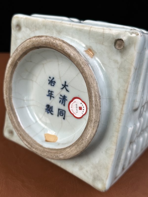 清同治 粉青釉八卦纹琮式瓶 - 图14