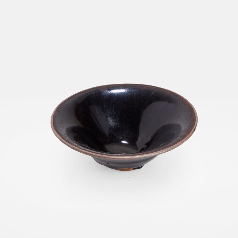 南宋 建窑兔毫茶盏 | A Chinese Jian ware tea bowl Southern Song dynasty (1127-1279), the conical body rising from a circular foot to an everted rim mounted with silver - 图3