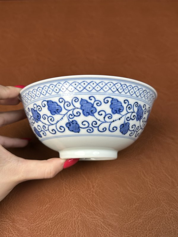 清道光 青花外苜蓿花内莲池纹碗 - 图13