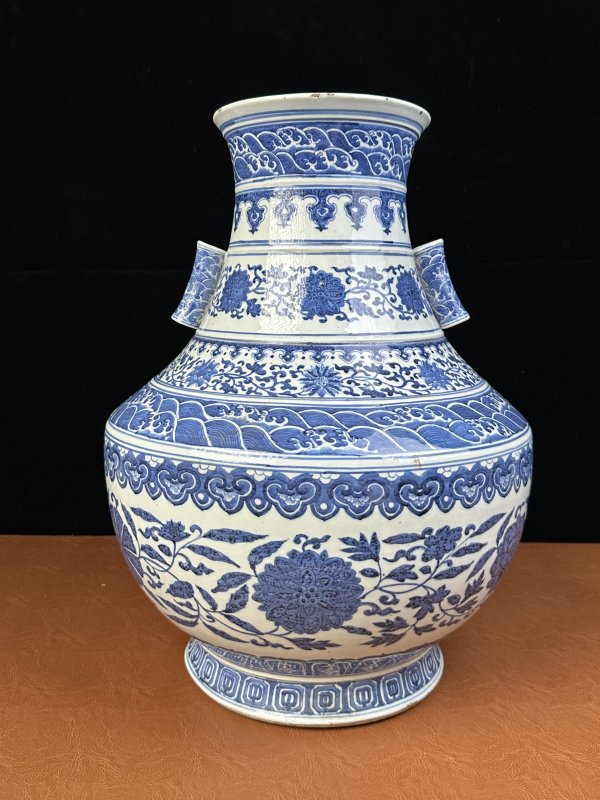 清 青花缠枝蕃莲纹贯耳折肩尊 - 图3