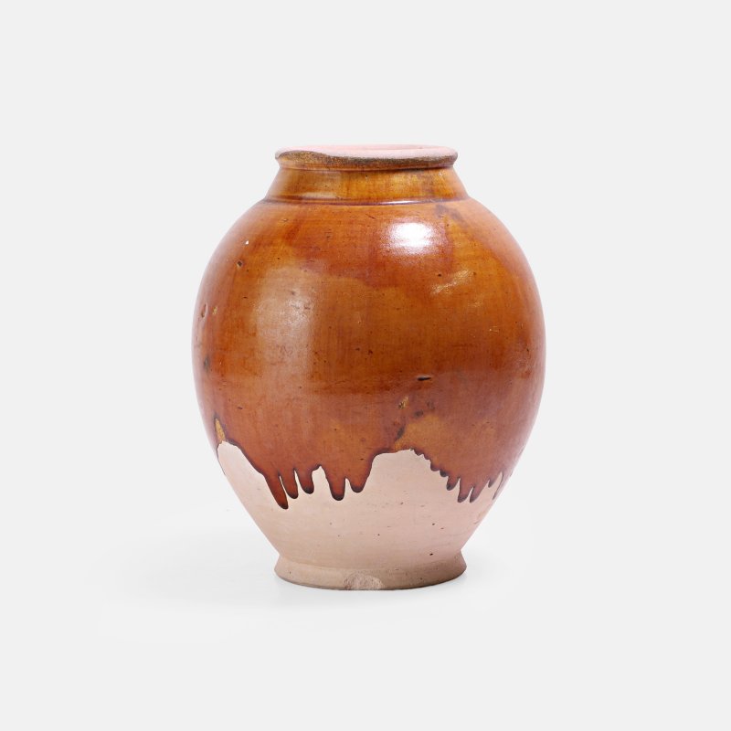 唐 黄釉罐 | A Chinese earthenware jar Tang dynasty (618-907), the ovoid body rising to a short tapering neck and a lipped rim - 图1