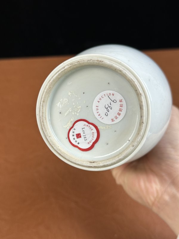 清康熙 白釉暗刻花卉盘口瓶 - 图13