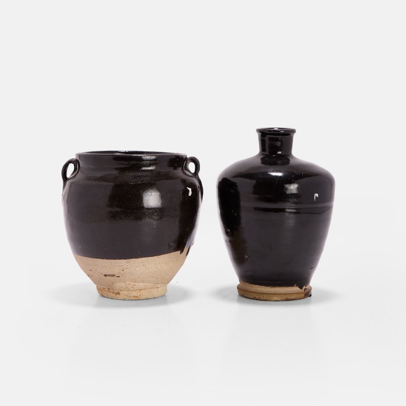 元至明 黑釉瓶 一组两件 | Two Chinese black-glazed stoneware vessels Yuan to Ming dynasties, comprising:
a jar - 图2