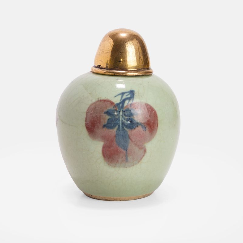 清康熙 豆青地青花釉里红三多纹罐 | A Chinese underglaze-blue and copper-red decorated celadon jar Kangxi (1662-1722), of ovoid form - 图2