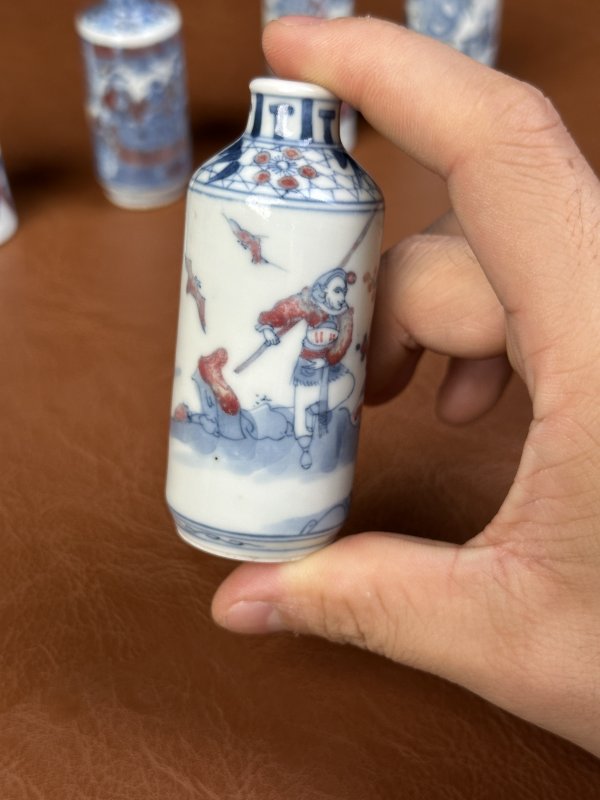 清 釉里红鼻烟壶六只 - 图3