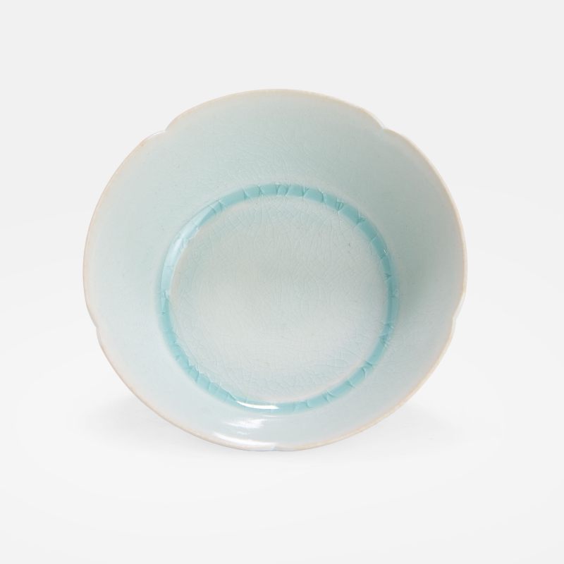 南宋或更晚 青白釉花口高足碗 | A Chinese qingbai ware stem bowl Southern Song or later, the tapering body with a lobed rim - 图3