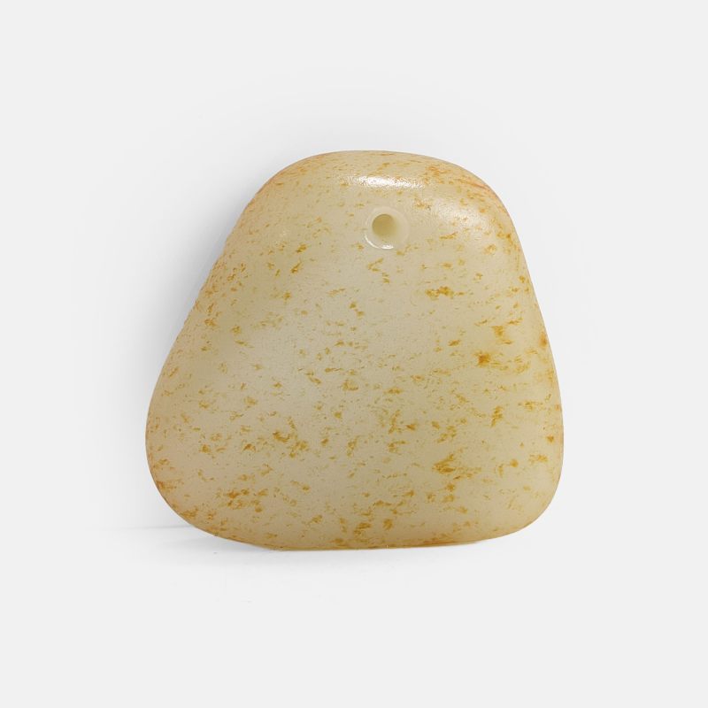 清 白玉螭龙珮 | A Chinese jade pendant Qing dynasty (1644-1911), deeply carved with a chilong in relief - 图2