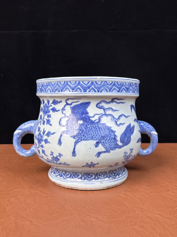明嘉靖  青花仙瑞麒麟纹双象耳炉 - 图12