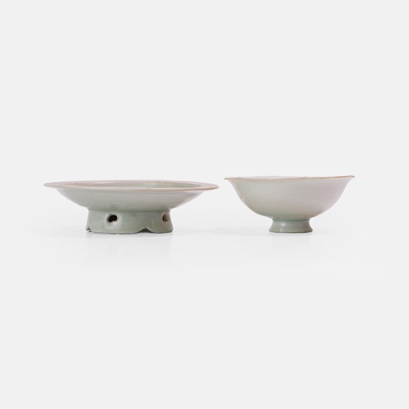 宋 青白釉花口盏 及盏托 | A Chinese qingbai-glazed stem cup and stand Song dynasty (960-1279), of lobed form - 图1