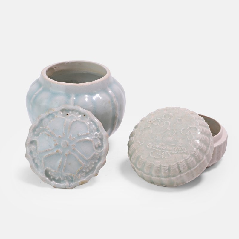 宋 青白釉花口盖盒 一组两件 | Two Chinese qingbai-glazed boxes and covers Song dynasty (960-1279), each of lobed form - 图2