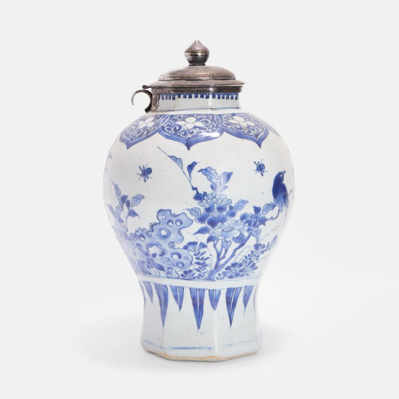 明崇祯 青花花鸟图八方瓶 | A Chinese blue and white vase Chongzhen (1628-1644), of octagonal form - 图2